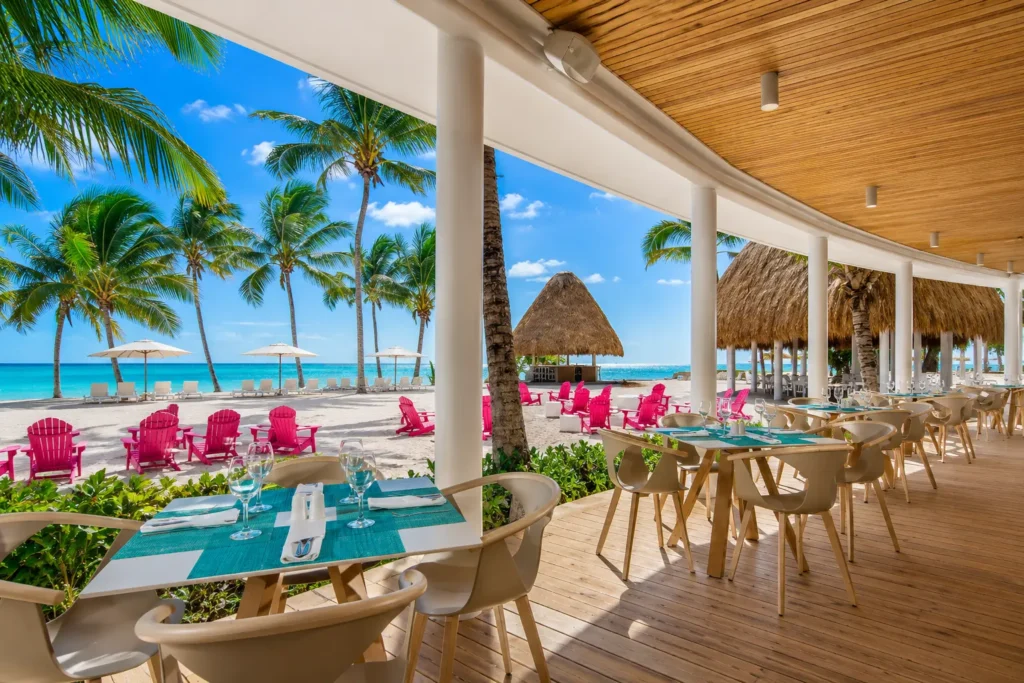 Punta Cana restaurants with beachfront outdoor dining, palm trees, and stunning Caribbean ocean views.