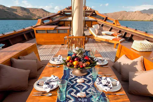 Classic yacht deck arrangement