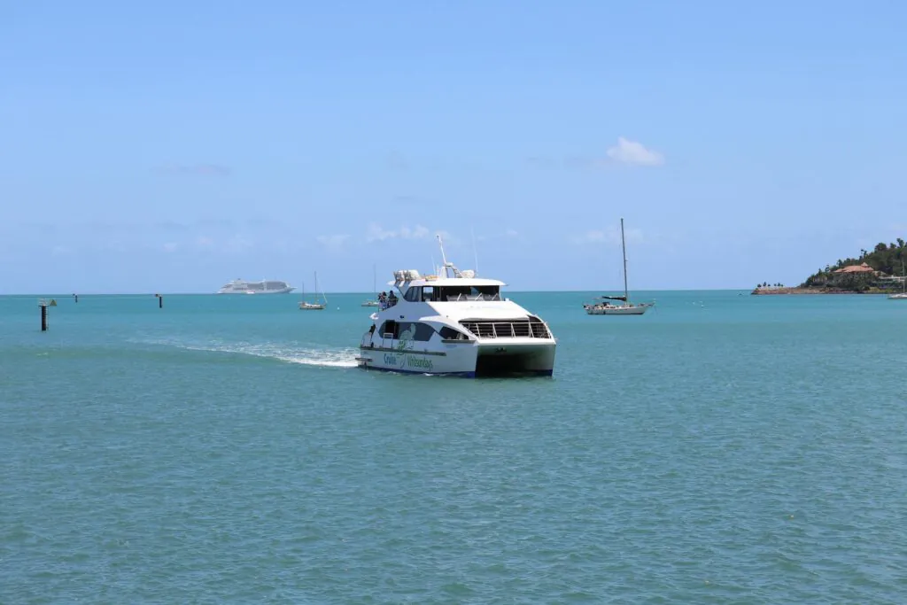 Cruise Whitsundays catamaran